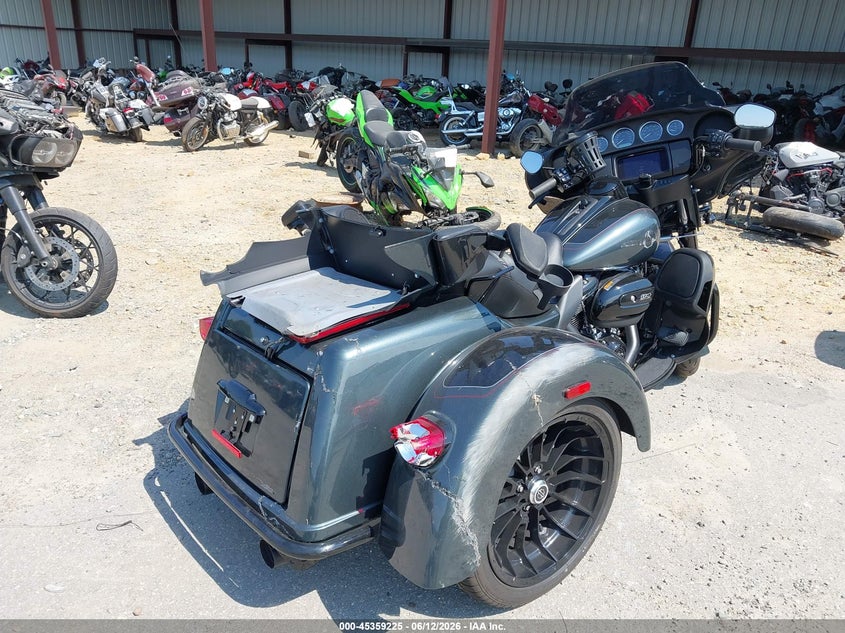 2025 Harley-davidson Tri glide ultra VIN 1HD1MAF13SB855165 IAAI salvage auction — REAR END, Wait Title, sold $14,100 on 2026-09-09 (photo 4)