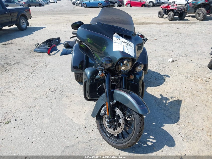 2025 Harley-davidson Tri glide ultra VIN 1HD1MAF13SB855165 IAAI salvage auction — REAR END, Wait Title, sold $14,100 on 2026-09-09 (photo 5)