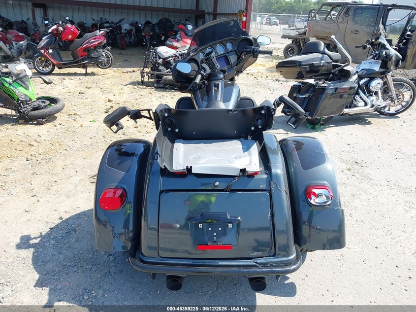 2025 Harley-davidson Tri glide ultra VIN 1HD1MAF13SB855165 IAAI salvage auction — REAR END, Wait Title, sold $14,100 on 2026-09-09 (photo 6)