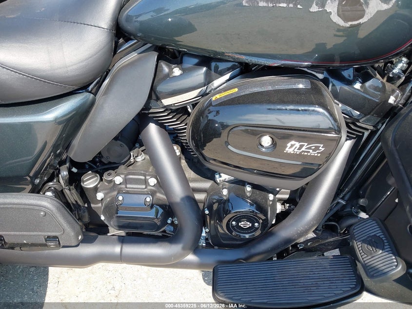 2025 Harley-davidson Tri glide ultra VIN 1HD1MAF13SB855165 IAAI salvage auction — REAR END, Wait Title, sold $14,100 on 2026-09-09 (photo 8)
