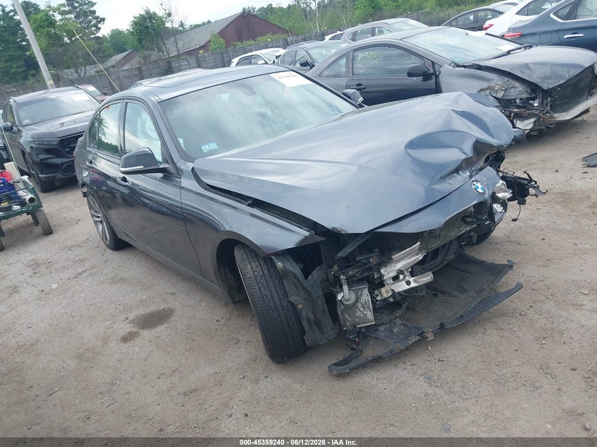 2014 BMW 3er VIN WBA3B5G56ENS08090 IAAI salvage auction — LEFT FRONT, Clear (Massachusetts), sold $400 on 2026-07-10 (photo 1)