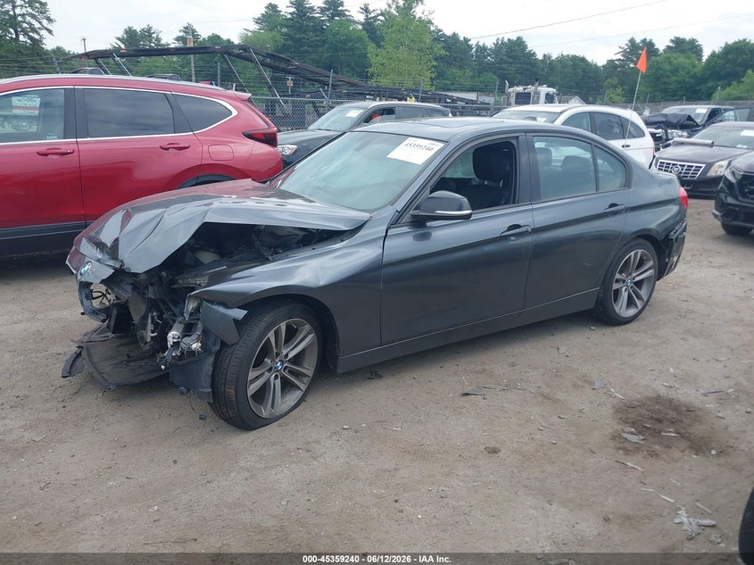 2014 BMW 3er VIN WBA3B5G56ENS08090 IAAI salvage auction — LEFT FRONT, Clear (Massachusetts), sold $400 on 2026-07-10 (photo 2)