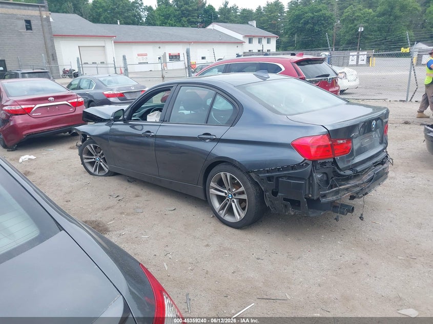 2014 BMW 3er VIN WBA3B5G56ENS08090 IAAI salvage auction — LEFT FRONT, Clear (Massachusetts), sold $400 on 2026-07-10 (photo 3)