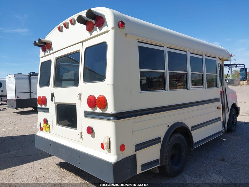 2003 Chevrolet Bus express cutaway VIN 1GBJG31U031153628 IAAI salvage auction — UNKNOWN, Clear (New Mexico), sold $75 on 2026-07-08 (photo 4)