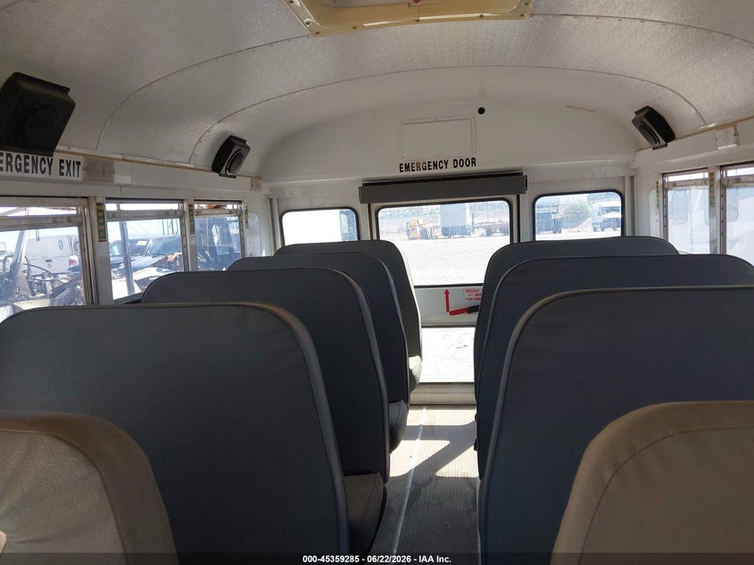 2003 Chevrolet Bus express cutaway VIN 1GBJG31U031153628 IAAI salvage auction — UNKNOWN, Clear (New Mexico), sold $75 on 2026-07-08 (photo 8)