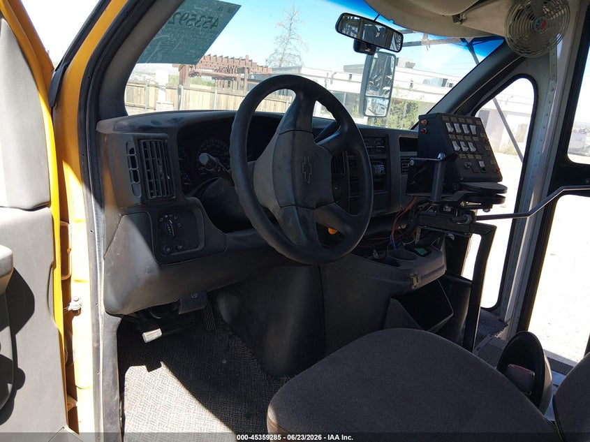 2003 Chevrolet Bus express cutaway VIN 1GBJG31U031153628 IAAI salvage auction — UNKNOWN, Clear (New Mexico), sold $75 on 2026-07-08 (photo 5)