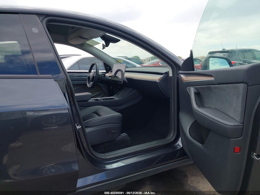 2025 Tesla Model y VIN 7SAYGDED8SF269260 IAAI salvage auction — FRONT END, Salvage (Arizona), sold $10,900 on 2026-07-21 (photo 5)
