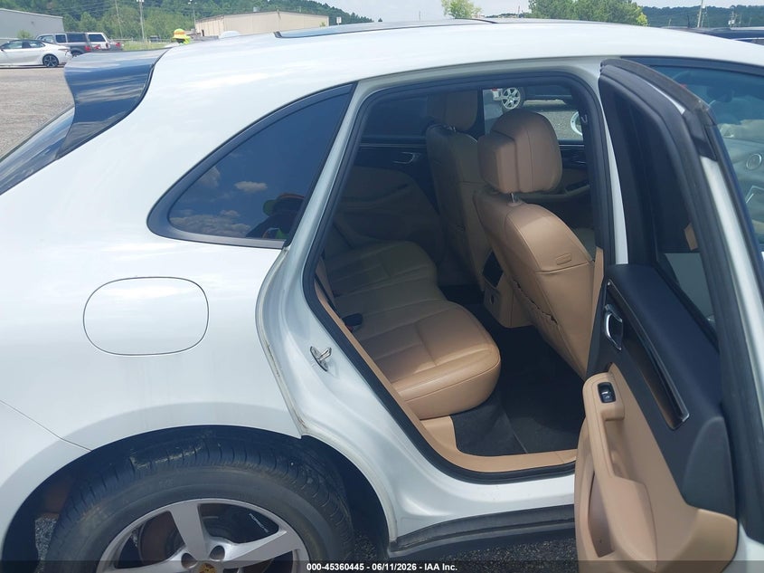 2019 Porsche Macan VIN WP1AA2A5XKLB00842 IAAI salvage auction — NORMAL WEAR, Clear (Alabama), sold $9,650 on 2026-07-20 (photo 8)