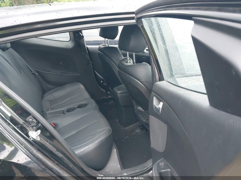 2015 Hyundai Veloster VIN KMHTC6AEXFU228831 IAAI salvage auction — NORMAL WEAR, Clear-Dealer Only (Maryland), sold $875 on 2026-07-09 (photo 8)