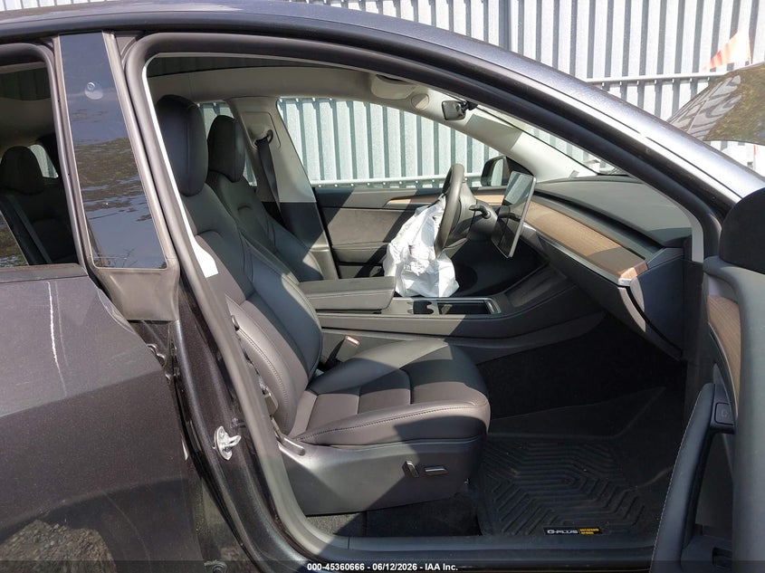 2025 Tesla Model y VIN 7SAYGDEDXSF270085 IAAI salvage auction — FRONT END, Salvage Title, sold $11,300 on 2026-07-29 (photo 5)