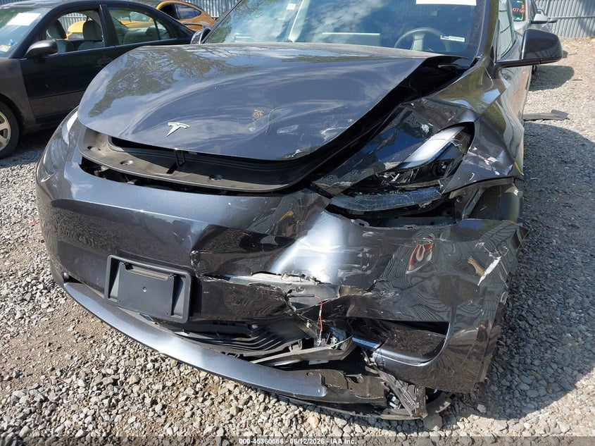 2025 Tesla Model y VIN 7SAYGDEDXSF270085 IAAI salvage auction — FRONT END, Salvage Title, sold $11,300 on 2026-07-29 (photo 6)