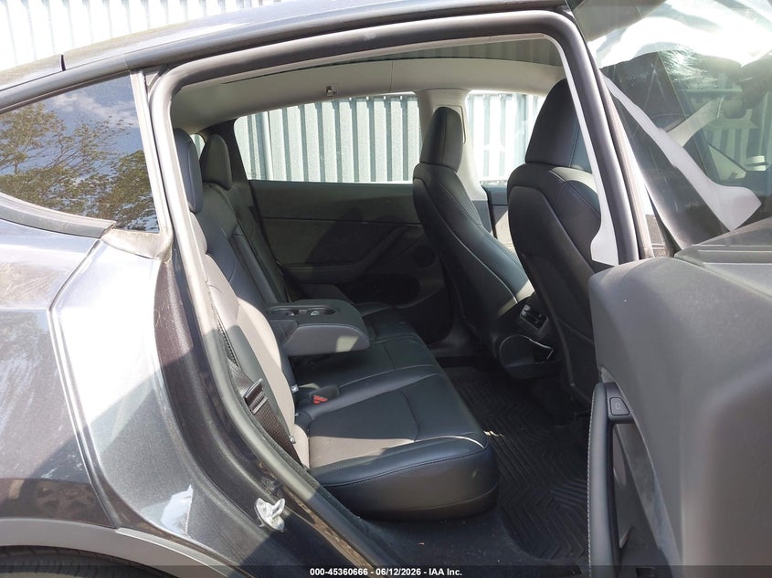 2025 Tesla Model y VIN 7SAYGDEDXSF270085 IAAI salvage auction — FRONT END, Salvage Title, sold $11,300 on 2026-07-29 (photo 8)