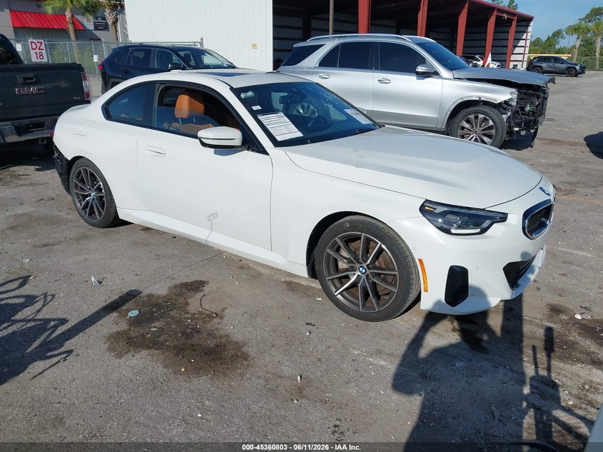 2024 BMW 2er VIN 3MW23CM09R8E18729 IAAI salvage auction — SIDE, Rebuildable (Florida), sold $14,900 on 2026-07-07 (photo 1)
