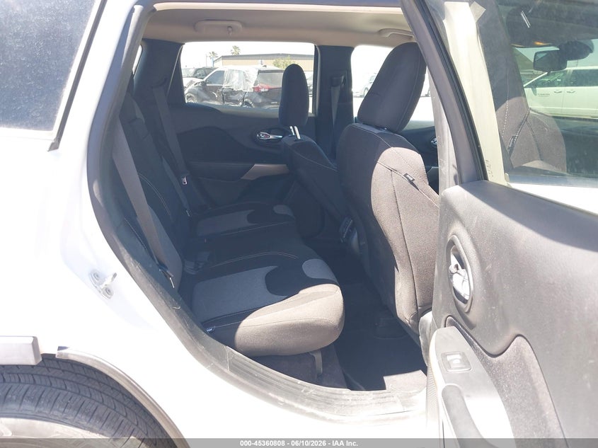 2018 Jeep Cherokee VIN 1C4PJMCB1JD528639 IAAI salvage auction — NORMAL WEAR, Sf97 (California), sold $7,800 on 2026-07-28 (photo 8)