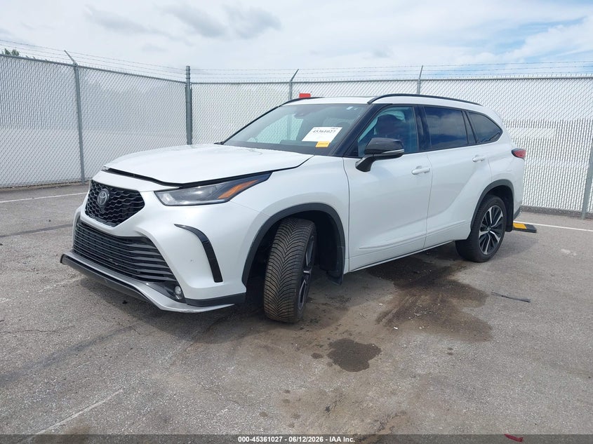 2022 Toyota Highlander VIN 5TDLZRBH0NS214209 IAAI salvage auction — RIGHT FRONT, Salvage (Indiana), sold $15,900 on 2026-07-25 (photo 2)