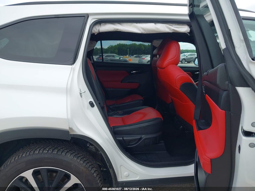 2022 Toyota Highlander VIN 5TDLZRBH0NS214209 IAAI salvage auction — RIGHT FRONT, Salvage (Indiana), sold $15,900 on 2026-07-25 (photo 8)