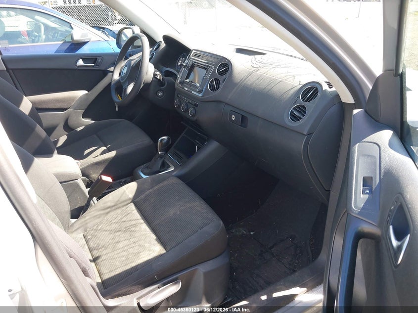 2017 Volkswagen Tiguan VIN WVGBV7AX3HK047338 IAAI salvage auction — RIGHT FRONT, Bill Of Sale (Washington), sold $700 on 2026-08-13 (photo 5)