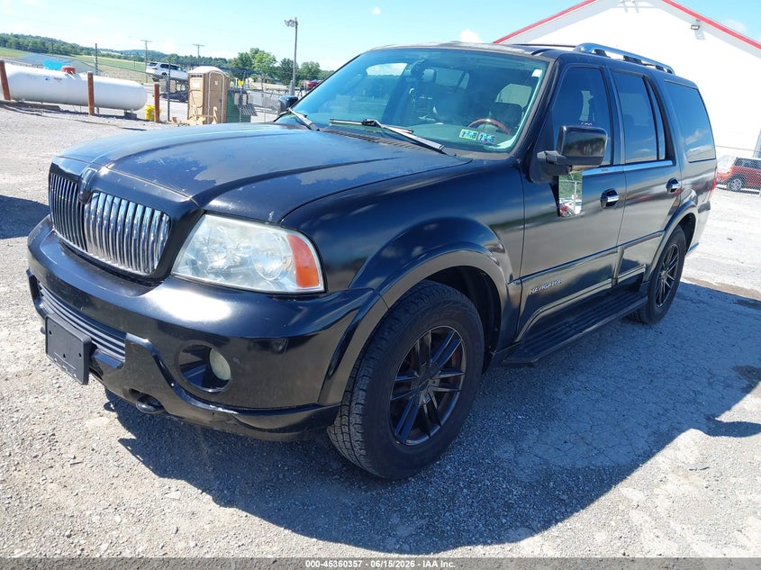 2004 Lincoln Navigator VIN 5LMFU28R24LJ34180 IAAI salvage auction — NORMAL WEAR, Clear (Pennsylvania), sold $375 on 2026-07-08 (photo 2)