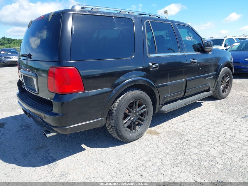 2004 Lincoln Navigator VIN 5LMFU28R24LJ34180 IAAI salvage auction — NORMAL WEAR, Clear (Pennsylvania), sold $375 on 2026-07-08 (photo 4)