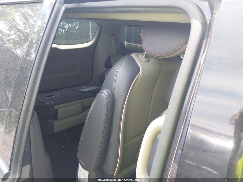 2015 Kia SEDONA VIN KNDMC5C11F6023674 IAAI salvage auction — UNKNOWN, Salvage Title, sold $25 on 2026-07-21 (photo 8)