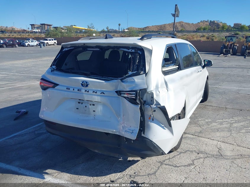 2022 Toyota Sienna VIN 5TDJRKEC5NS102780 IAAI salvage auction — REAR END, Salvage Title, sold $14,800 on 2026-08-19 (photo 4)
