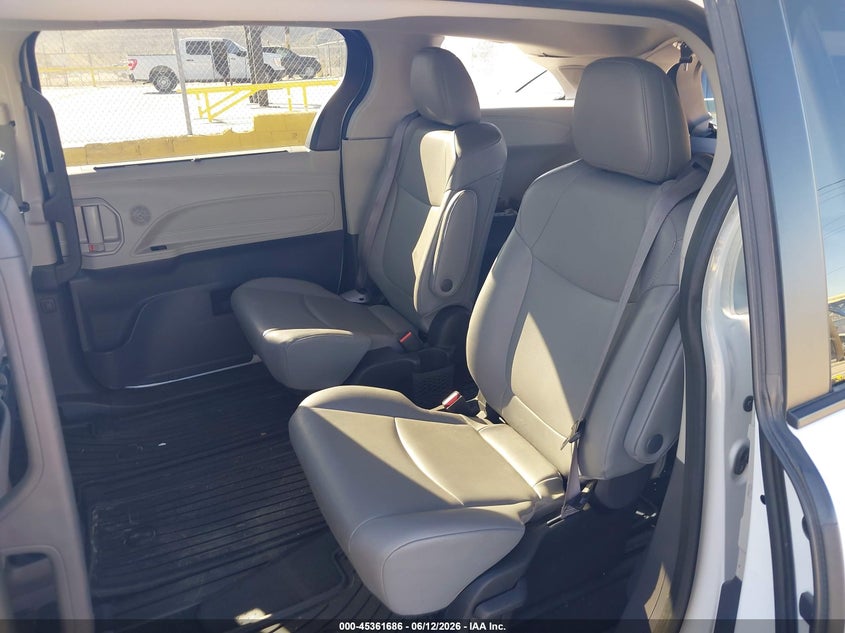 2022 Toyota Sienna VIN 5TDJRKEC5NS102780 IAAI salvage auction — REAR END, Salvage Title, sold $14,800 on 2026-08-19 (photo 8)