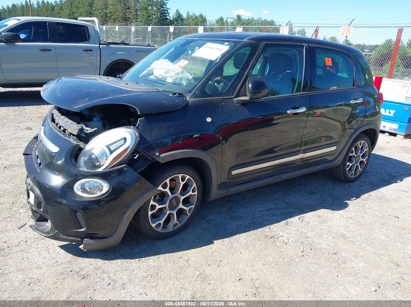 2014 Fiat 500l VIN ZFBCFADH0EZ010745 IAAI salvage auction — NORMAL WEAR, Clear (Washington), sold $350 on 2026-07-08 (photo 2)
