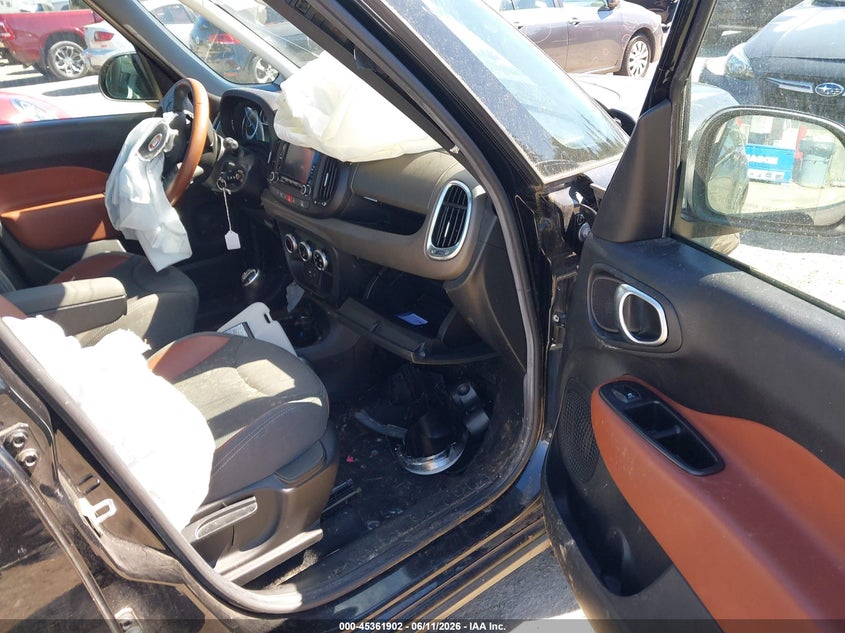 2014 Fiat 500l VIN ZFBCFADH0EZ010745 IAAI salvage auction — NORMAL WEAR, Clear (Washington), sold $350 on 2026-07-08 (photo 5)