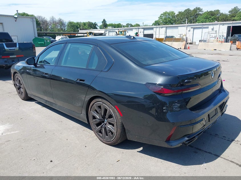 2026 BMW 7er VIN WBA33EJ03TCV99492 IAAI salvage auction — WATER/FLOOD, Wait Title, sold $45,050 on 2026-08-25 (photo 3)