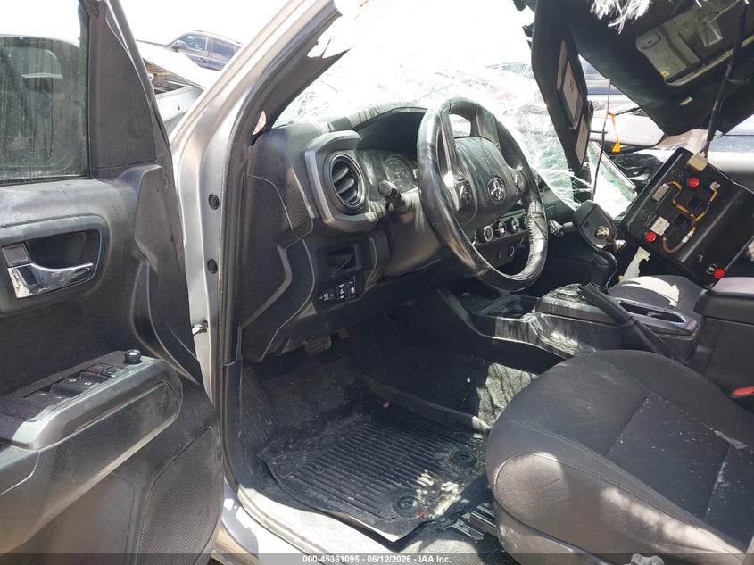 2017 Toyota Tacoma VIN 5TFCZ5AN9HX099009 IAAI salvage auction — ROLLOVER, Non-Repairable (Texas), sold $2,350 on 2026-07-28 (photo 5)