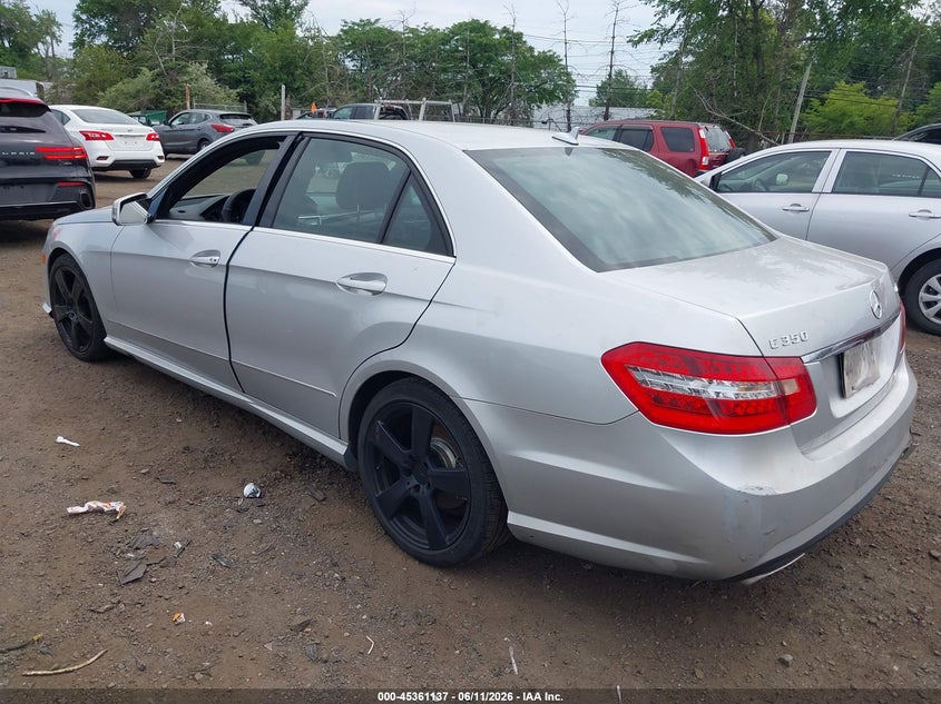 2010 Mercedes-benz E-class VIN WDDHF8HB3AA210325 IAAI salvage auction — NORMAL WEAR, Salvage (Texas), sold $550 on 2026-07-27 (photo 3)