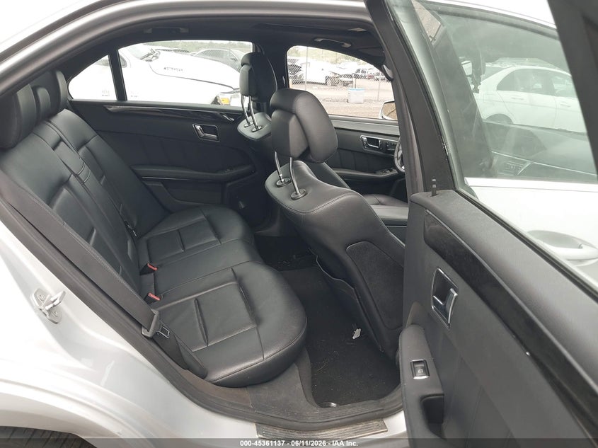 2010 Mercedes-benz E-class VIN WDDHF8HB3AA210325 IAAI salvage auction — NORMAL WEAR, Salvage (Texas), sold $550 on 2026-07-27 (photo 8)