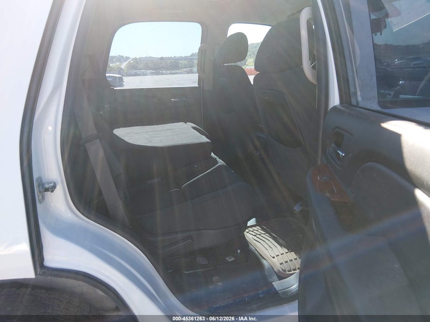 2009 Gmc Yukon VIN 1GKFC13C99R202961 IAAI salvage auction — NORMAL WEAR, Regular Certificate (Iowa), sold $975 on 2026-07-09 (photo 8)