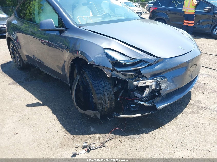 2023 Tesla Model y VIN 7SAYGDEE2PF692514 IAAI salvage auction — RIGHT FRONT, Salvage (Virginia), sold $12,000 on 2026-07-08 (photo 6)