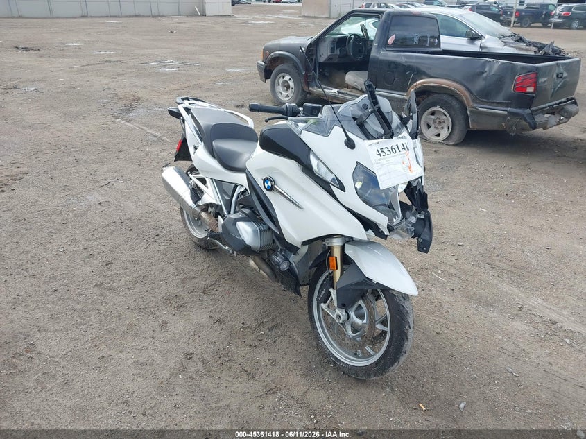 2019 BMW R 1250 VIN WB10J6305KZG33779 IAAI salvage auction — FRONT END, Clear (Michigan), sold $3,150 on 2026-07-22 (photo 1)