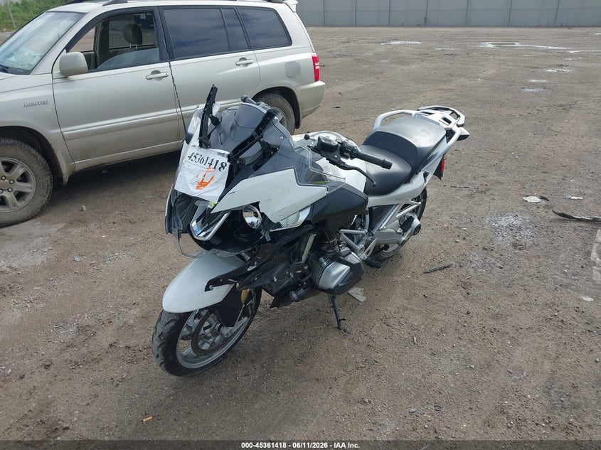2019 BMW R 1250 VIN WB10J6305KZG33779 IAAI salvage auction — FRONT END, Clear (Michigan), sold $3,150 on 2026-07-22 (photo 2)