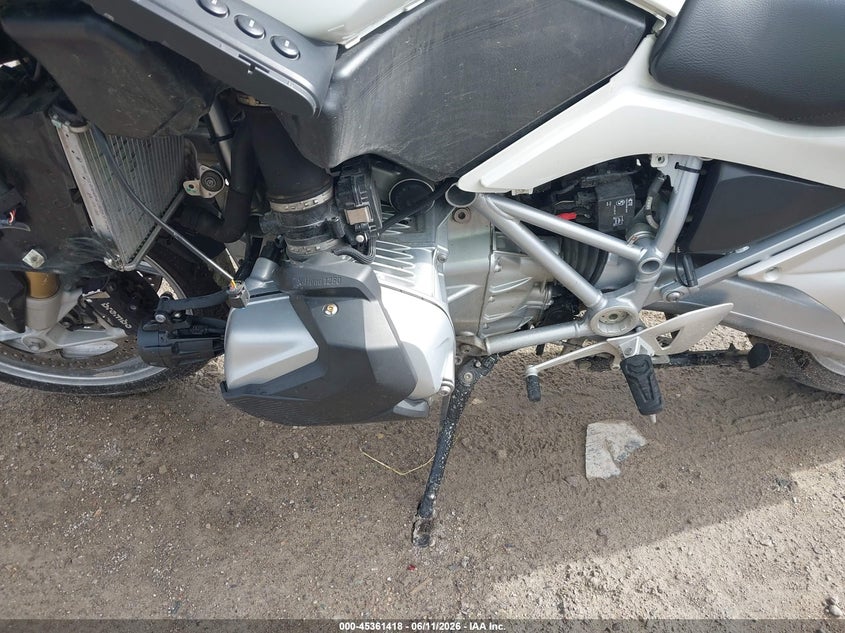 2019 BMW R 1250 VIN WB10J6305KZG33779 IAAI salvage auction — FRONT END, Clear (Michigan), sold $3,150 on 2026-07-22 (photo 9)