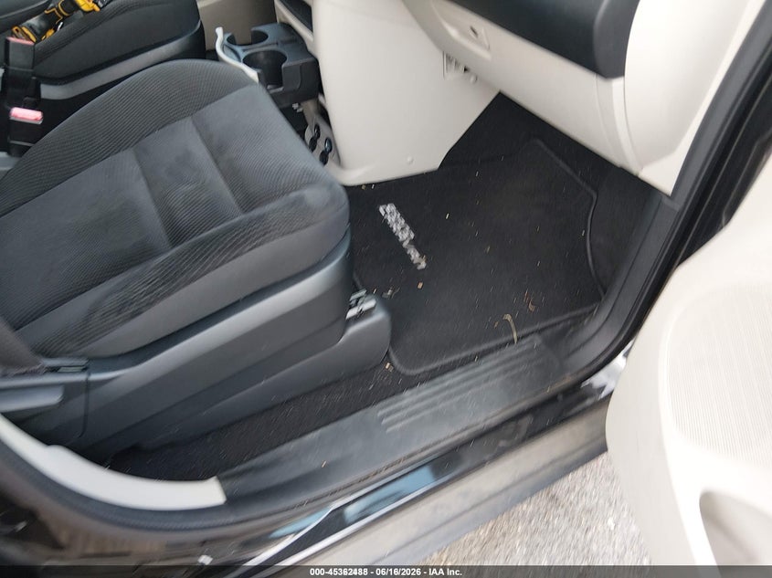 2017 Dodge Grand caravan VIN 2C4RDGBG9HR772819 IAAI salvage auction — NORMAL WEAR, Sf97 (Maryland), sold $11,525 on 2026-08-18 (photo 5)