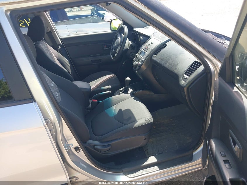 2011 Kia Soul VIN KNDJT2A27B7711597 IAAI salvage auction — NORMAL WEAR, Clear (Indiana), sold $400 on 2026-07-22 (photo 5)