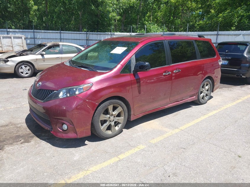2014 Toyota Sienna VIN 5TDXK3DCXES519348 IAAI salvage auction — RIGHT SIDE, Clear (Michigan), sold $4,025 on 2026-07-13 (photo 2)