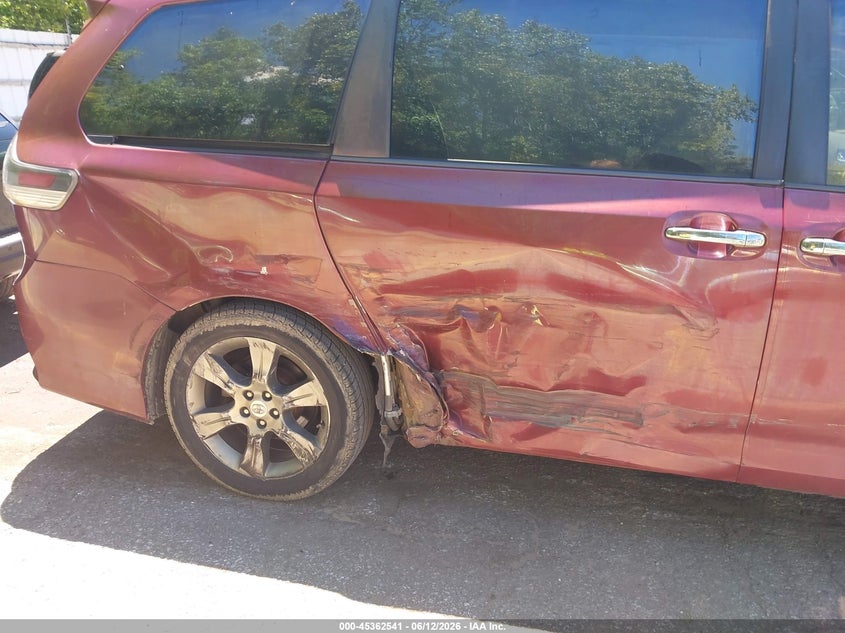 2014 Toyota Sienna VIN 5TDXK3DCXES519348 IAAI salvage auction — RIGHT SIDE, Clear (Michigan), sold $4,025 on 2026-07-13 (photo 6)