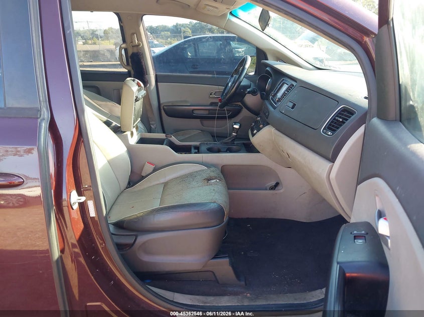2017 Kia SEDONA VIN KNDMB5C18H6246686 IAAI salvage auction — NORMAL WEAR, Clear (Florida), sold $750 on 2026-07-14 (photo 5)