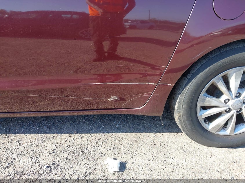 2017 Kia SEDONA VIN KNDMB5C18H6246686 IAAI salvage auction — NORMAL WEAR, Clear (Florida), sold $750 on 2026-07-14 (photo 6)