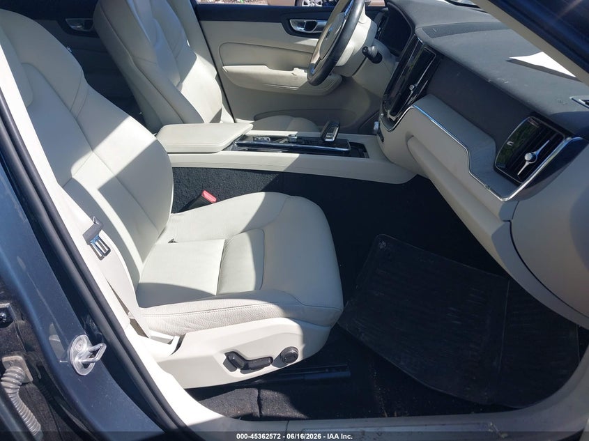 2024 Volvo Xc60 VIN YV4L12RL3R1723624 IAAI salvage auction — RIGHT FRONT, Salvage (Massachusetts), sold $15,000 on 2026-07-28 (photo 5)
