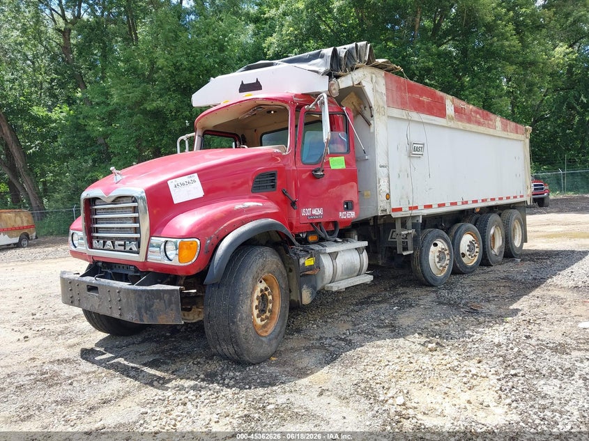 2005 Mack 700 cv700 VIN 1M2AG10C95M024843 IAAI salvage auction — ROLLOVER, Salvage (Ohio), sold $9,050 on 2026-08-26 (photo 2)