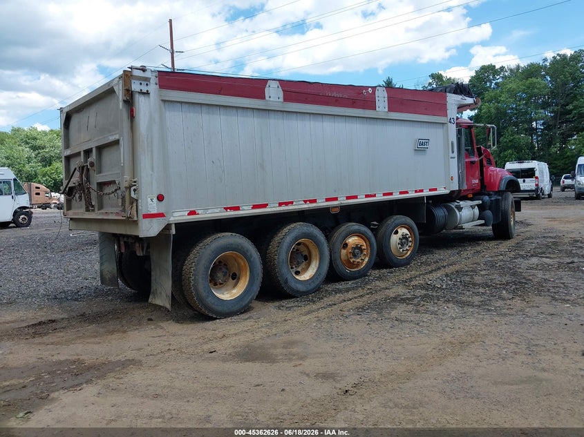 2005 Mack 700 cv700 VIN 1M2AG10C95M024843 IAAI salvage auction — ROLLOVER, Salvage (Ohio), sold $9,050 on 2026-08-26 (photo 4)