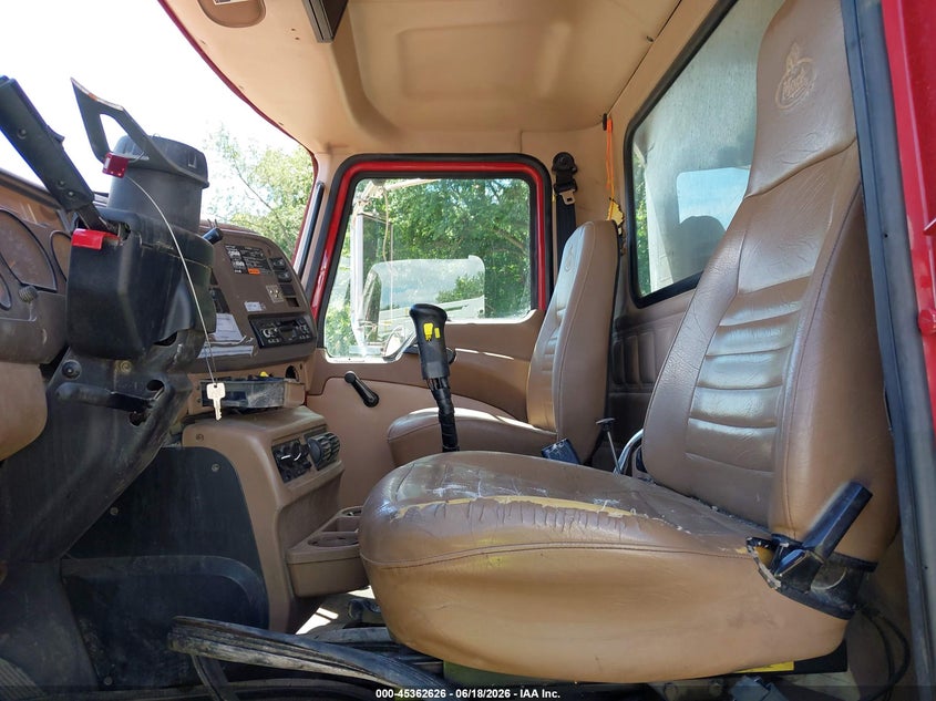 2005 Mack 700 cv700 VIN 1M2AG10C95M024843 IAAI salvage auction — ROLLOVER, Salvage (Ohio), sold $9,050 on 2026-08-26 (photo 5)