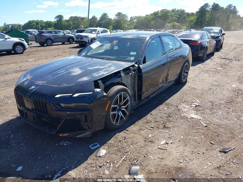 2026 BMW 7er VIN WBA33EH00TCW65535 IAAI salvage auction — LEFT FRONT, Salvage Title, sold $61,800 on 2026-08-10 (photo 2)
