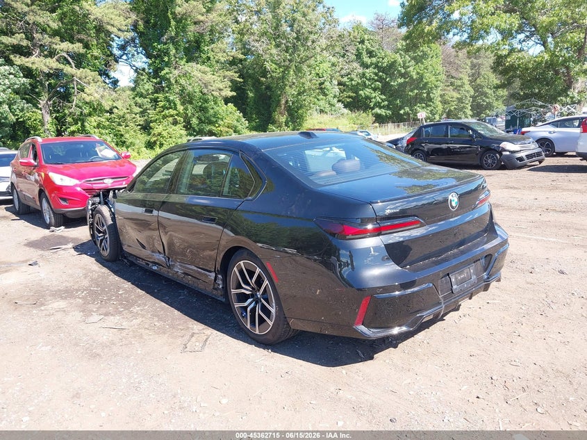 2026 BMW 7er VIN WBA33EH00TCW65535 IAAI salvage auction — LEFT FRONT, Salvage Title, sold $61,800 on 2026-08-10 (photo 3)