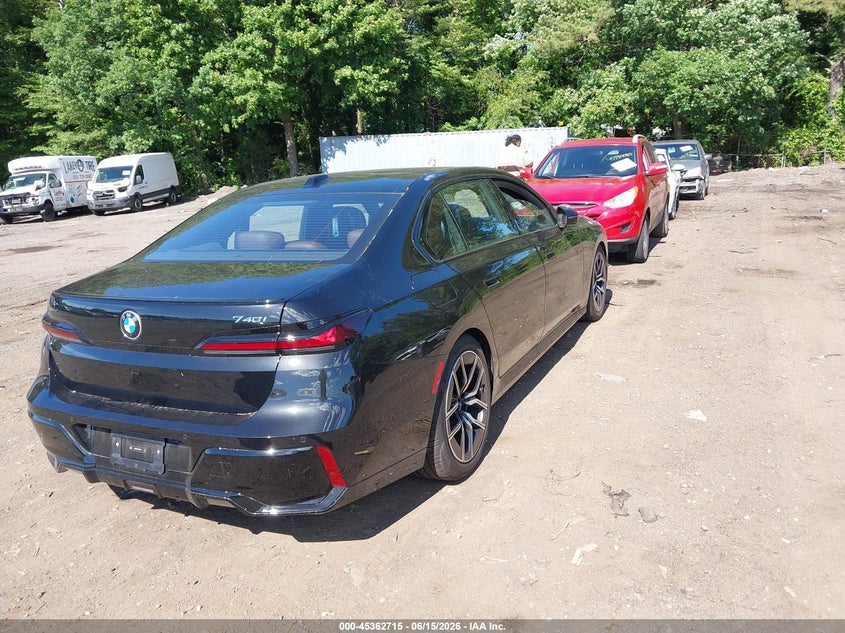 2026 BMW 7er VIN WBA33EH00TCW65535 IAAI salvage auction — LEFT FRONT, Salvage Title, sold $61,800 on 2026-08-10 (photo 4)